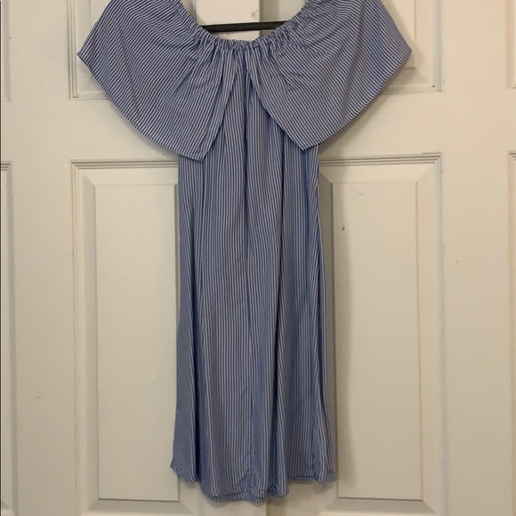 Striped Off the shoulder dress - Picture 3 of 5